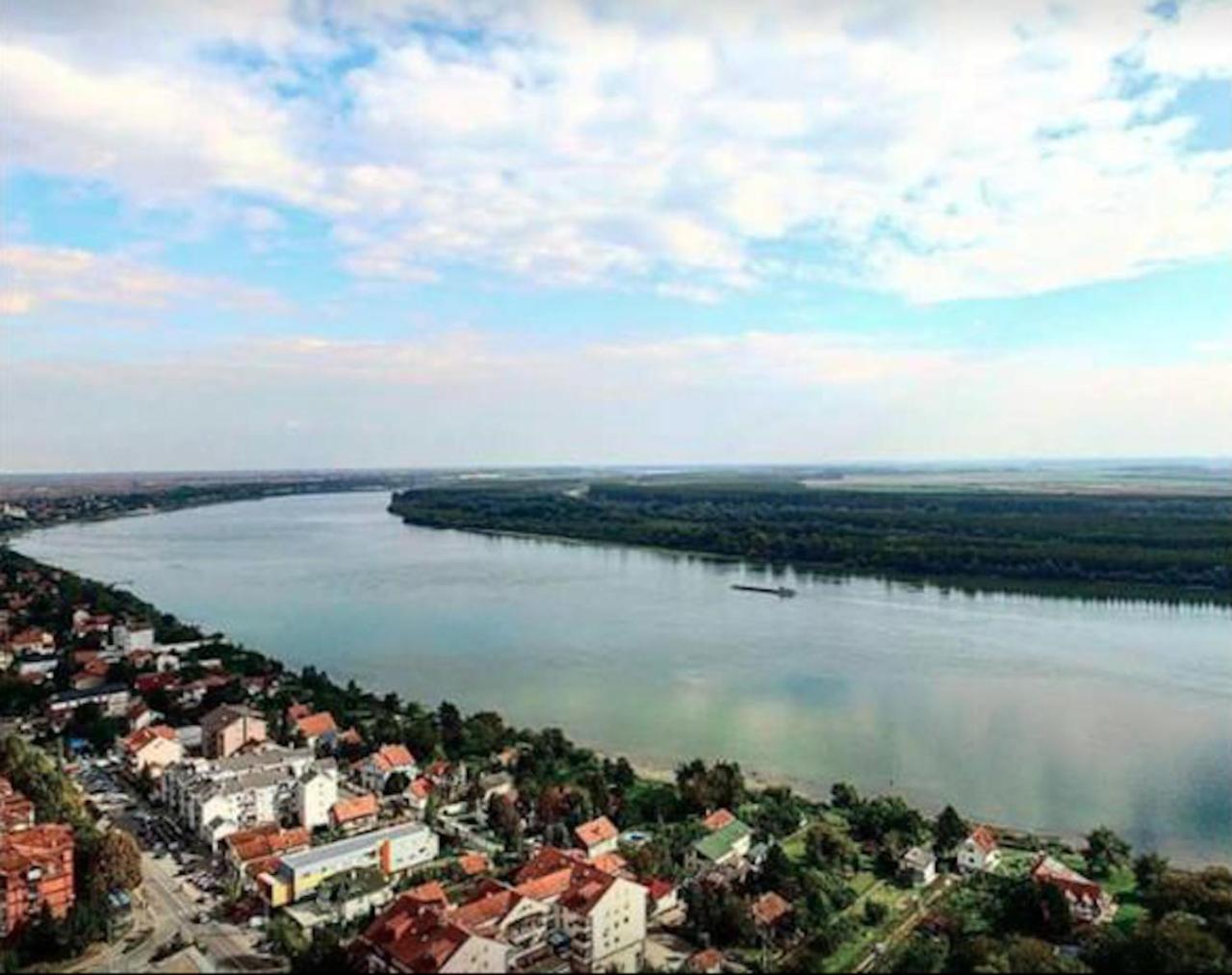 Prenociste Dunav Novi Banovci Exterior photo